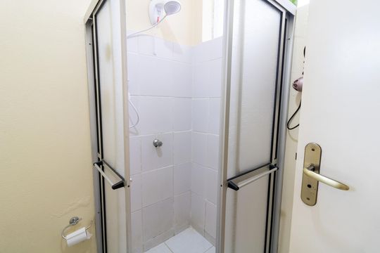 Banheiro de apartamento à venda com 2 quartos, 56m² em Praia de Belas, Porto Alegre