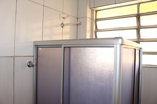 Banheiro de apartamento à venda com 2 quartos, 50m² em República, São Paulo