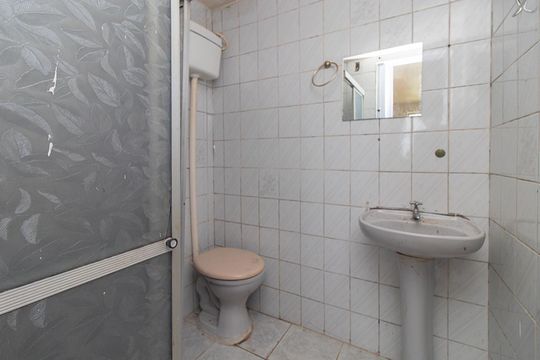 Banheiro de casa para alugar com 1 quarto, 41m² em Glória, Porto Alegre