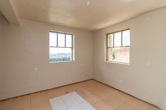 Sala/Cozinha de casa para alugar com 1 quarto, 41m² em Glória, Porto Alegre