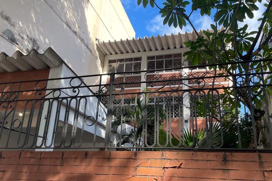 Fachada de casa à venda com 4 quartos, 300m² em Maracanã, Rio de Janeiro