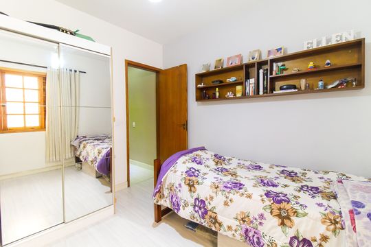Quarto 2 de casa à venda com 3 quartos, 300m² em Itaquera, São Paulo