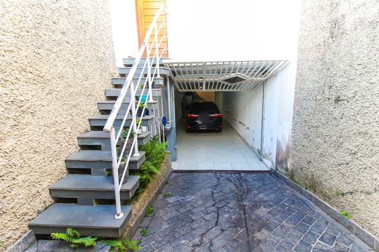 Garagem de casa à venda com 3 quartos, 300m² em Itaquera, São Paulo