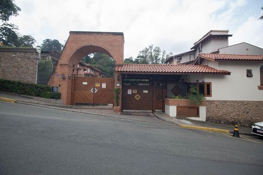 Fachada  de casa de condomínio para alugar com 4 quartos, 538m² em Vila Albertina, São Paulo