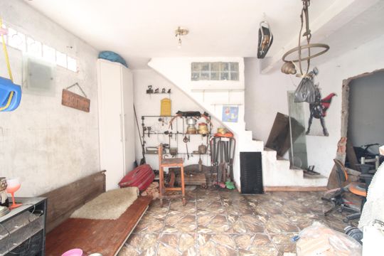 Fundos da casa de casa à venda com 2 quartos, 120m² em Vila Friburgo, São Paulo