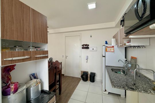 Cozinha  de apartamento à venda com 2 quartos, 43m² em Santo Amaro, São Paulo