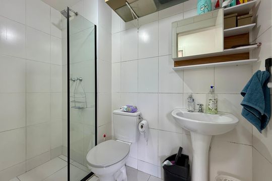 Banheiro  de apartamento à venda com 2 quartos, 43m² em Santo Amaro, São Paulo