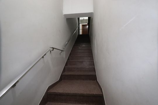 Escada de acesso de apartamento para alugar com 1 quarto, 75m² em Jardim Planalto, São Paulo