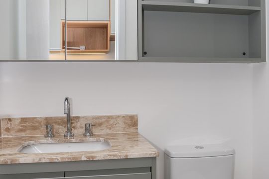 Banheiro de kitnet/studio para alugar com 1 quarto, 23m² em Perdizes, São Paulo