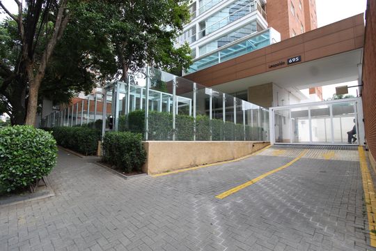 Fachada e Portaria de apartamento para alugar com 1 quarto, 62m² em Itaim Bibi, São Paulo