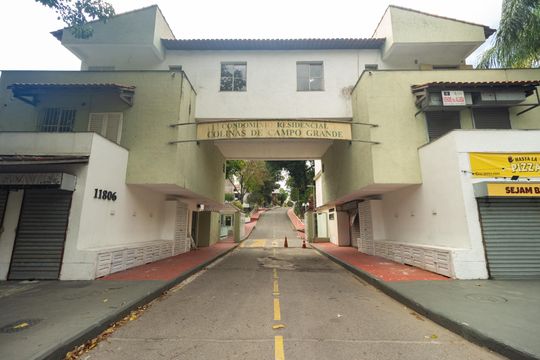 Fachada do condomínio de casa de condomínio para alugar com 3 quartos, 170m² em Senador Vasconcelos, Rio de Janeiro
