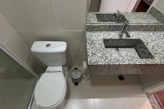 Banheiro de apartamento para alugar com 1 quarto, 70m² em Vila Valparaíso, Santo André