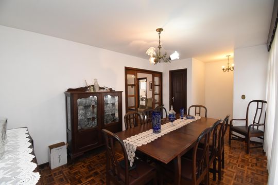 Casa à venda com 2 quartos, 250m² em Seminário, Curitiba