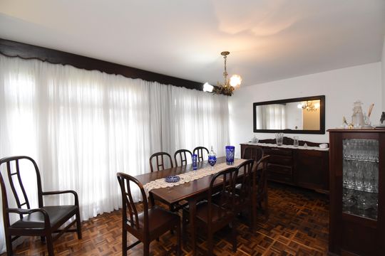 Hall de entrada de casa à venda com 2 quartos, 250m² em Seminário, Curitiba