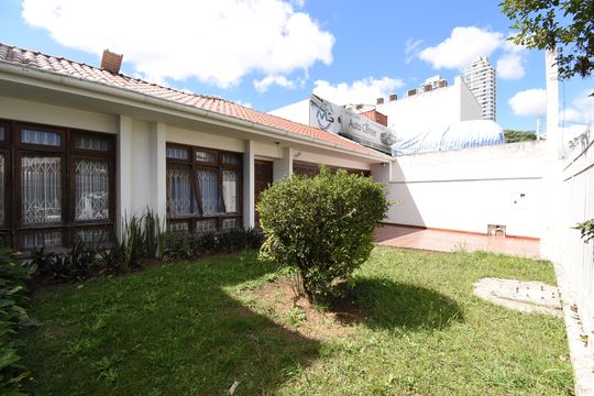 Varanda de casa à venda com 2 quartos, 250m² em Seminário, Curitiba
