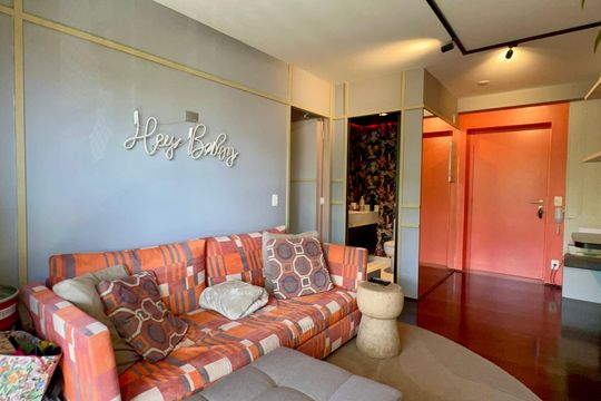 Sala de TV de apartamento para alugar com 1 quarto, 56m² em Vila Madalena, São Paulo