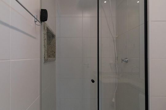 Banheiro de kitnet/studio à venda com 1 quarto, 25m² em Vila Pompéia, São Paulo