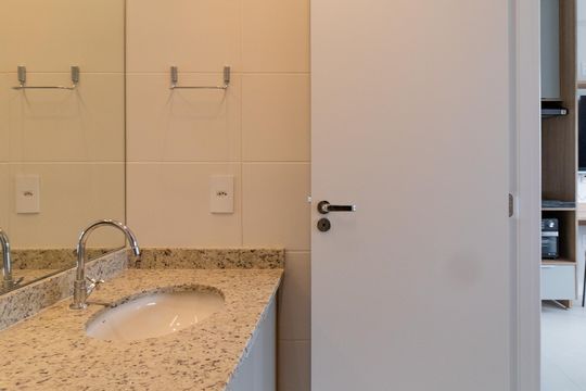Banheiro de kitnet/studio à venda com 1 quarto, 25m² em Vila Pompéia, São Paulo