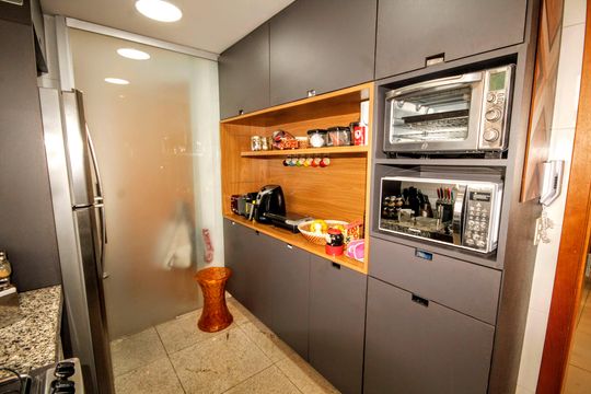 Cozinha de apartamento à venda com 3 quartos, 155m² em Santo Antônio, Belo Horizonte