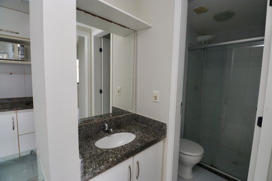 Banheiro de apartamento para alugar com 1 quarto, 36m² em Pituba, Salvador
