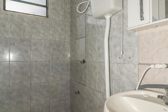 Banheiro de apartamento à venda com 2 quartos, 100m² em Rubem Berta, Porto Alegre