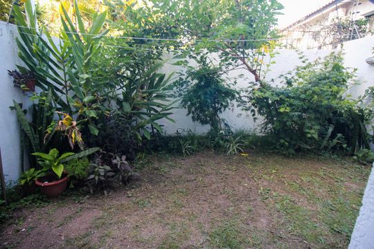 Quintal de casa à venda com 4 quartos, 215m² em Jardim Isabel, Porto Alegre