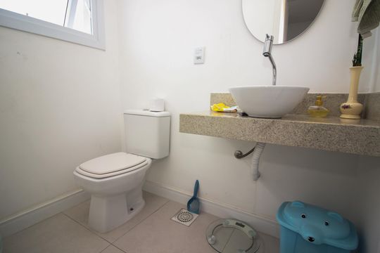 Lavabo da Suíte 2 de casa à venda com 4 quartos, 215m² em Jardim Isabel, Porto Alegre