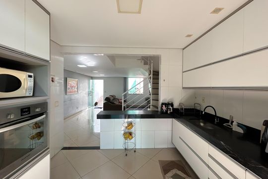 Casa à venda com 3 quartos, 186m² em Juliana, Belo Horizonte