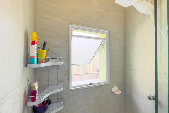 Banheiro do quarto 2 de casa à venda com 2 quartos, 281m² em Jardim da Gloria, São Paulo