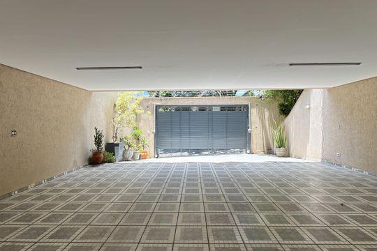 Garagem de casa à venda com 4 quartos, 420m² em City América, São Paulo