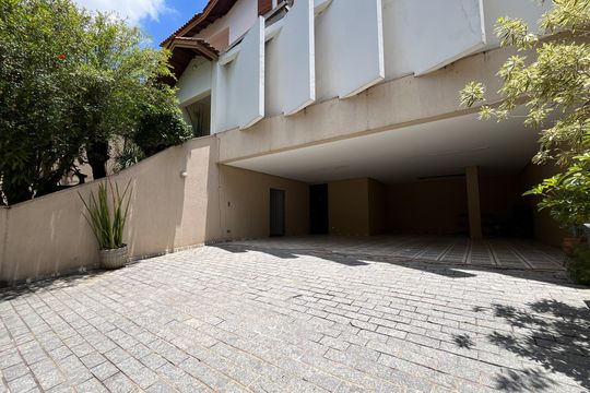 Garagem de casa à venda com 4 quartos, 420m² em City América, São Paulo