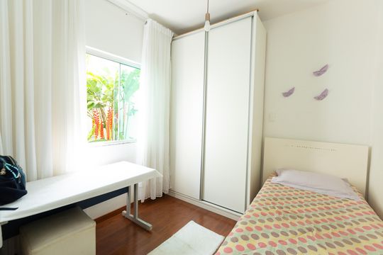 Casa à venda com 3 quartos, 419m² em Lindéia, Contagem