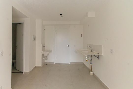Sala/Cozinha e Área de Serviço de apartamento para alugar com 2 quartos, 38m² em Guaiauna, São Paulo
