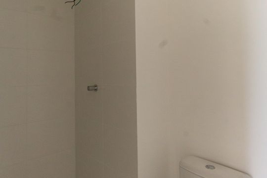 Banheiro de apartamento para alugar com 2 quartos, 38m² em Guaiauna, São Paulo