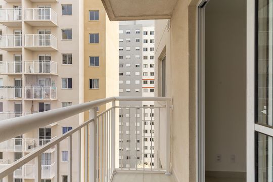 Varanda  de apartamento para alugar com 2 quartos, 38m² em Guaiauna, São Paulo