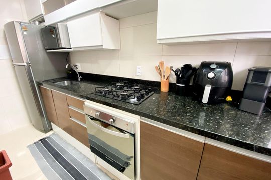 Cozinha e área de serviço de apartamento à venda com 2 quartos, 42m² em Jardim do Lago, Osasco