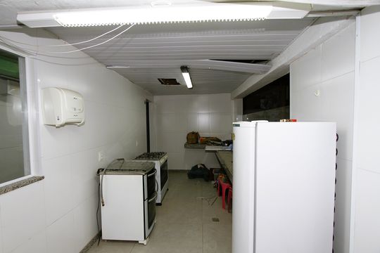 Cozinha 2 de casa à venda com 1 quarto, 600m² em Padre Eustáquio, Belo Horizonte
