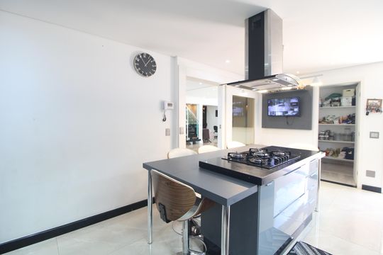 Casa para alugar com 4 quartos, 393m² em Interlagos, São Paulo