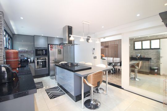 Casa para alugar com 4 quartos, 393m² em Interlagos, São Paulo
