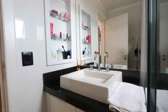 Banheiro da Suíte 2 de apartamento à venda com 3 quartos, 160m² em Jardim Avelino, São Paulo