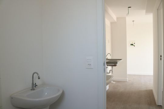 Banheiro de apartamento à venda com 2 quartos, 34m² em Água Branca, São Paulo