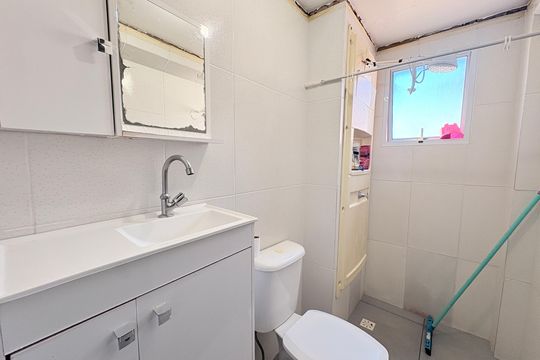 Banheiro Social de apartamento à venda com 2 quartos, 49m² em Residencial Alexandria, Várzea Paulista