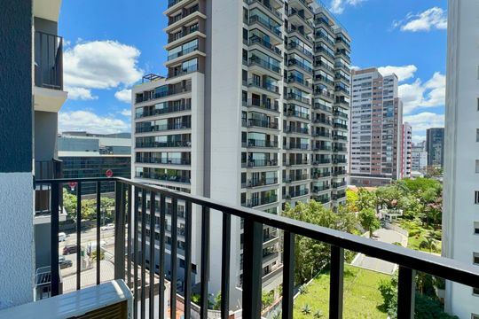 Varanda de kitnet/studio para alugar com 1 quarto, 27m² em Pinheiros, São Paulo