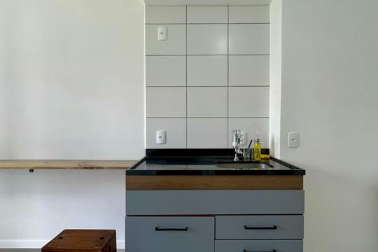 Cozinha de kitnet/studio para alugar com 1 quarto, 27m² em Pinheiros, São Paulo