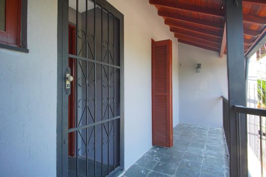 Varanda de casa para alugar com 4 quartos, 175m² em Jardim Itu, Porto Alegre