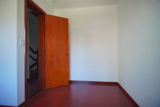 Quarto 2 de casa à venda com 4 quartos, 175m² em Jardim Itu, Porto Alegre