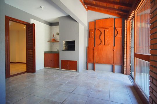 Churrasqueira de casa à venda com 4 quartos, 175m² em Jardim Itu, Porto Alegre