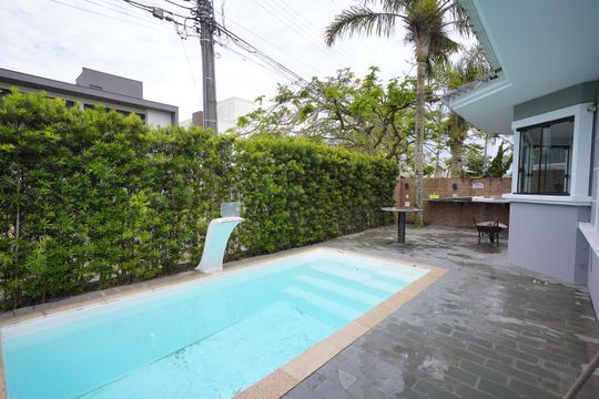 Pátio piscina de casa para alugar com 3 quartos, 300m² em Jurerê Internacional, Florianópolis
