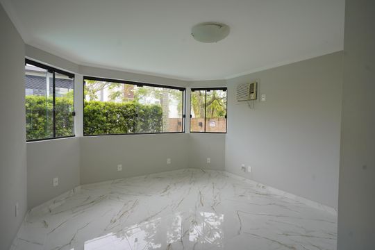 Suíte 1 de casa para alugar com 3 quartos, 300m² em Jurerê Internacional, Florianópolis