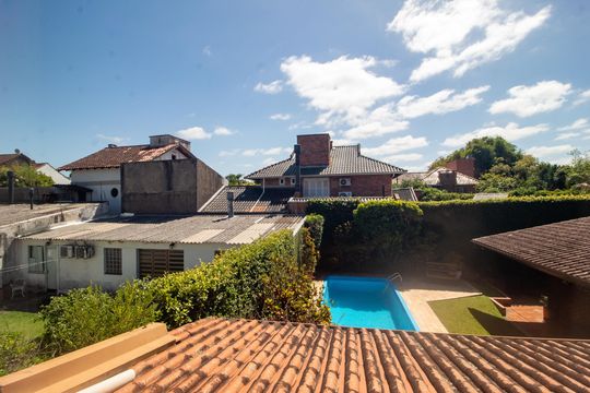 Vista de casa à venda com 5 quartos, 298m² em Ipanema, Porto Alegre